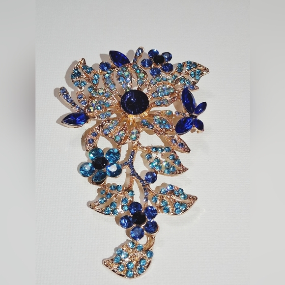 *EXCLUSIVE* Blue & Gold Stylish Brooch Exaggerated Floral Butterfly Design - Picture 3 of 9